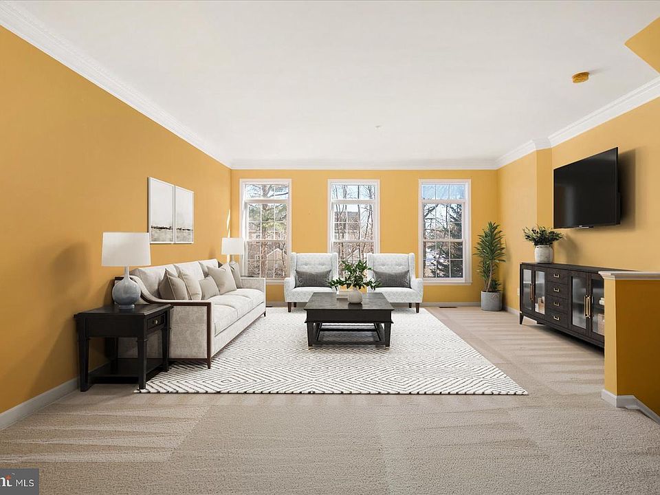 1st image of 400 Williams St Unit 12