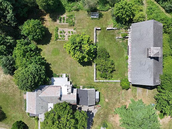 3rd image of 45 Thatcher Hill Road