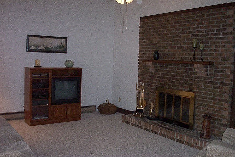Great Room With Vaulted Ceiling