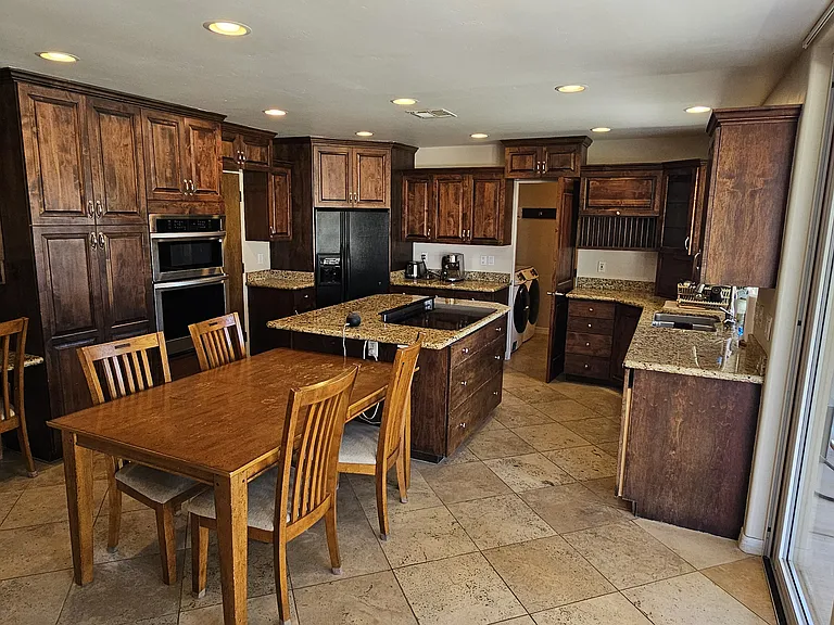 236 W Waltann Ln — Photo 6