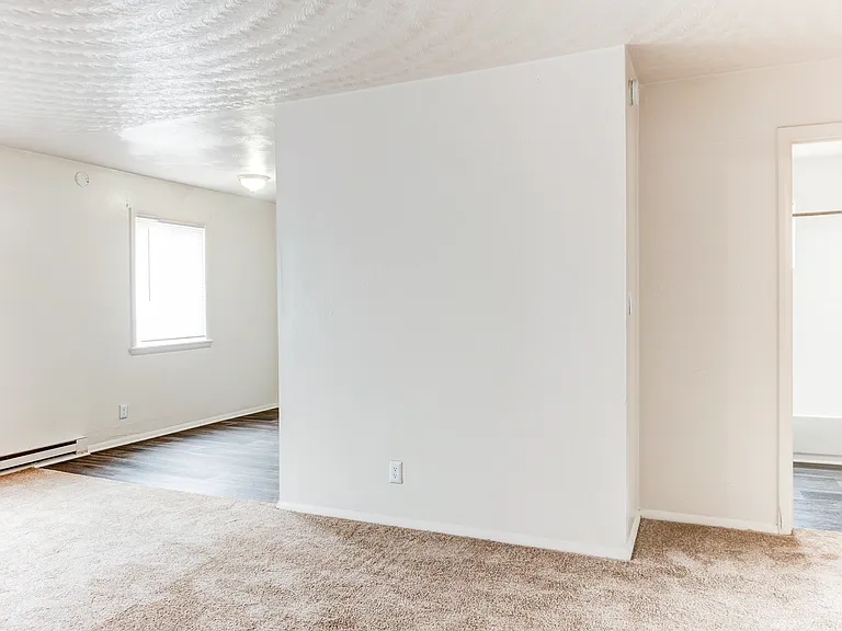 Harbor Square Apartments — Photo 4