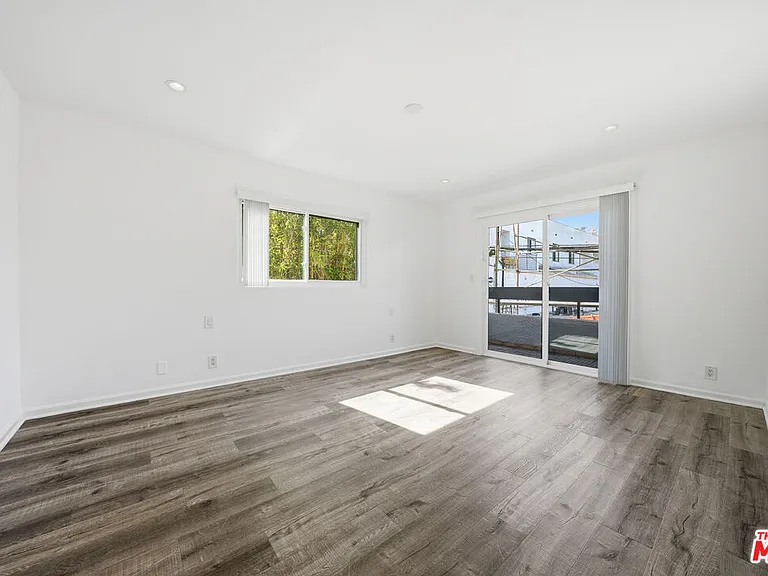 1037 N Vista St #206 — Photo 13