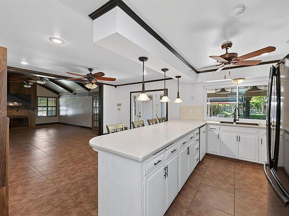 4th image of 1411 W Sample Ave