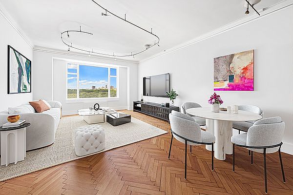 1st image of 150 Central Park S #1002