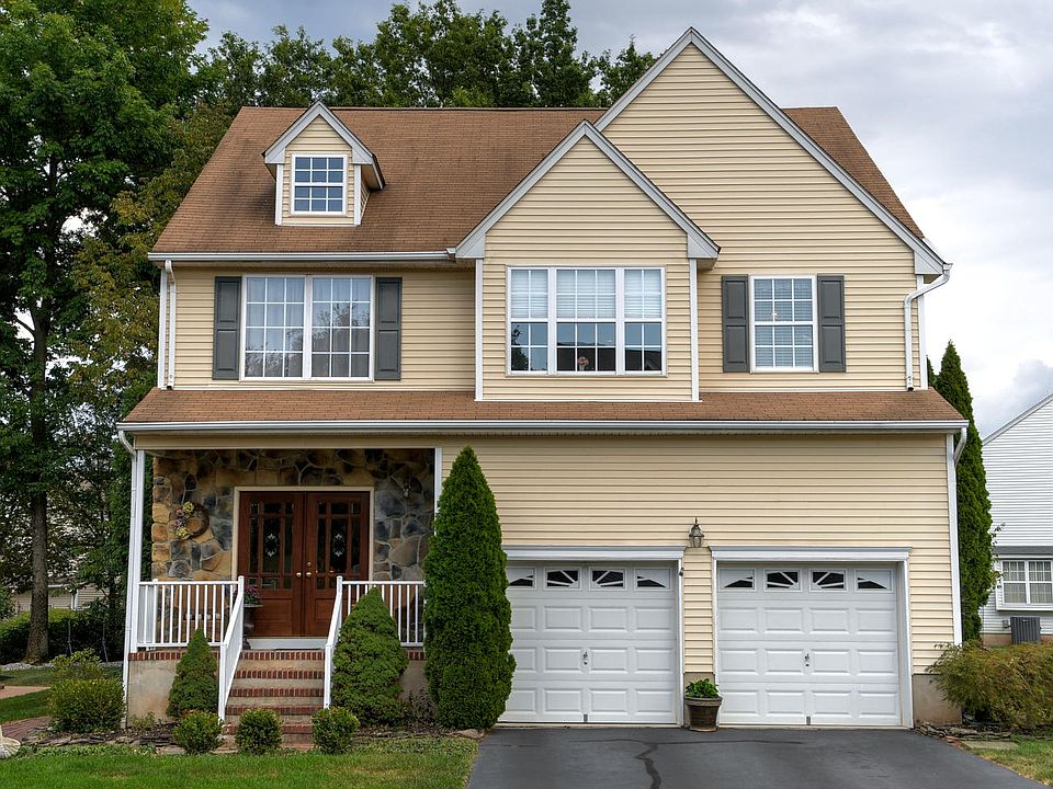 Pristine 4BR/2.5BA Colonial