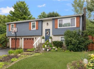 29 Longfellow Dr, Coventry, RI 02816