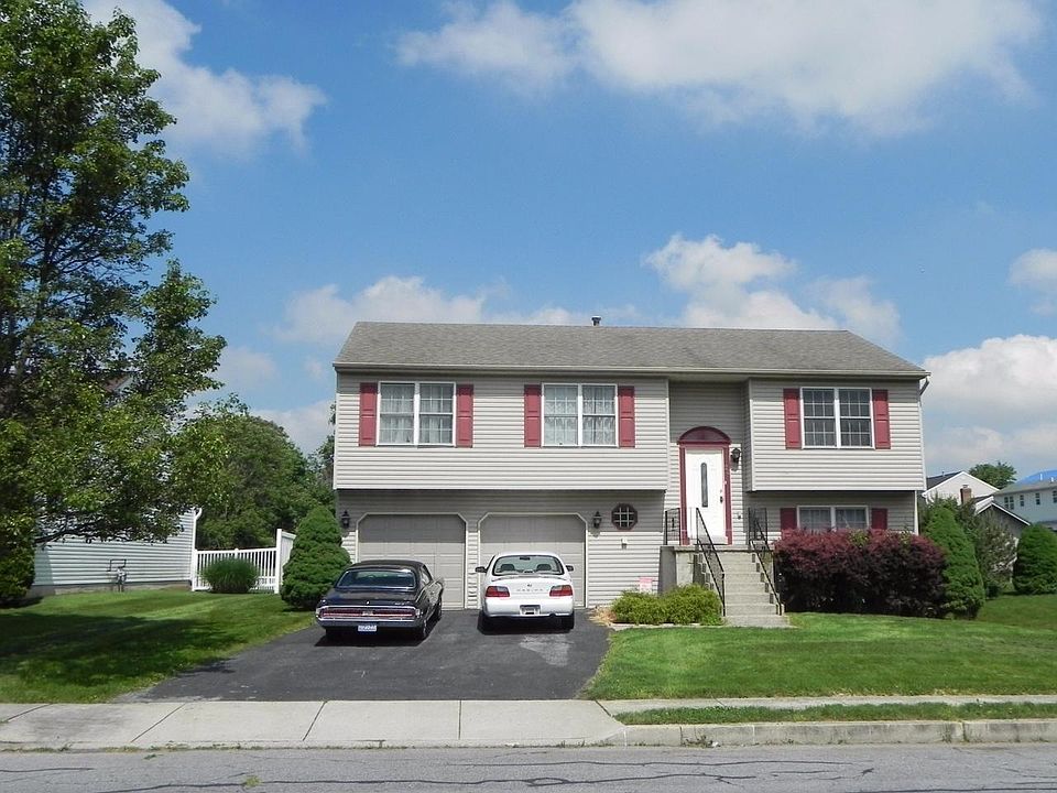 1st image of 22 Dogwood Dr