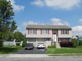 22 Dogwood Dr, Wernersville, PA 19565