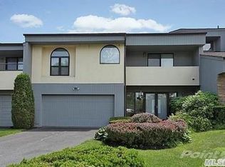 61 Eagle Chase, Woodbury, NY 11797