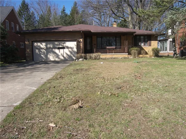 2076 Newcome St, Richmond Heights, OH 44143