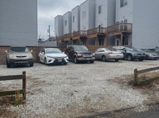 524 Edgley St, Philadelphia, PA 19122