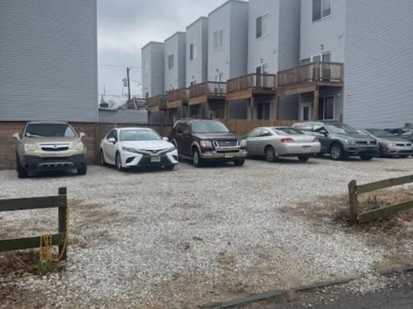 524 Edgley St, Philadelphia, PA 19122