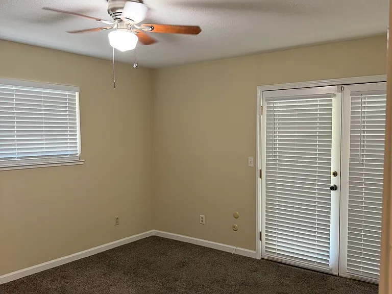 3208 Nightingale Dr — Photo 6