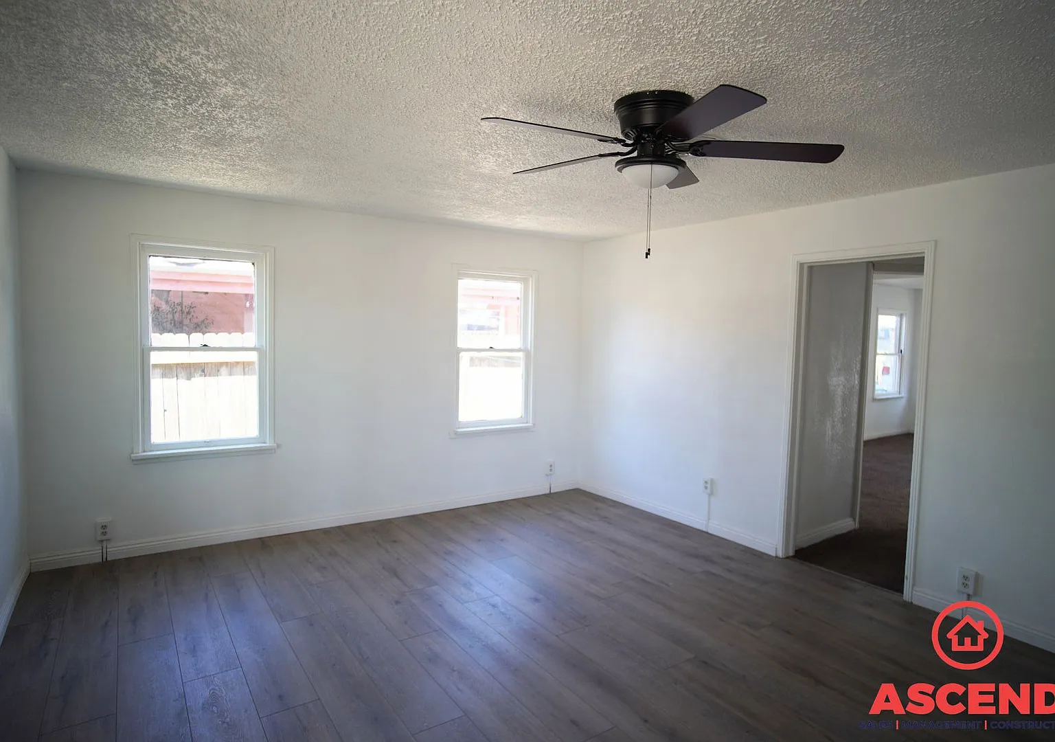 214 E Belle Ave — Photo 2