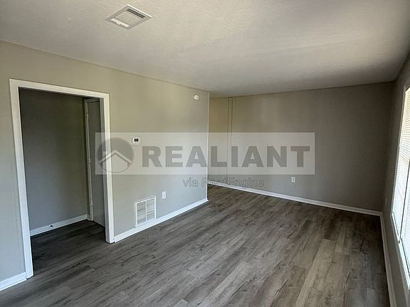 3rd image of 32 Mary St #9