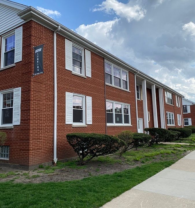 1st image of 11033 S Artesian Ave #2N