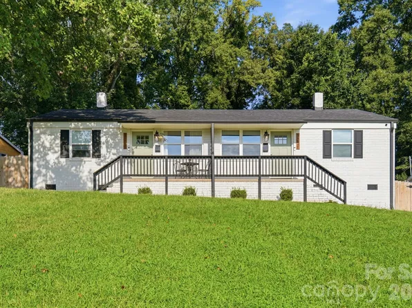 3019 Columbus Cir, Charlotte, NC 28208