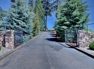 1930 Old Military Rd, Central Point, OR 97502