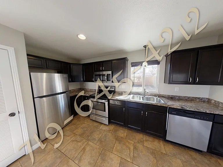 1211 Richards Ave — Photo 4