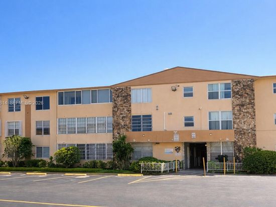 140 Royal Palm Rd APT 202, Hialeah Gardens, FL 33016