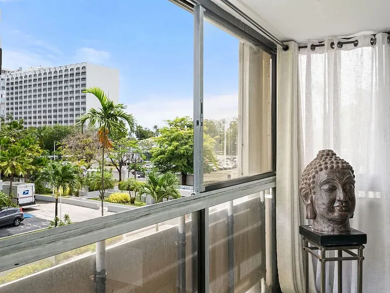 COND LOS PINOS AVE ISLA VERDE TORRE ESTE 2-E — Photo 18