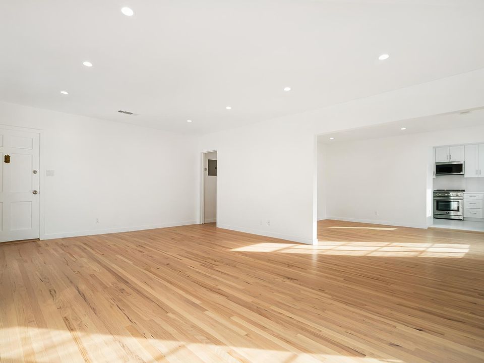 LARGE Open floor plan
