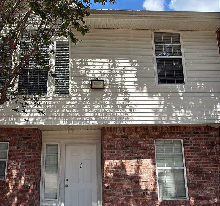 1st image of 1405 Summit St #1