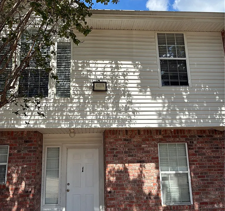 1405 Summit St #1