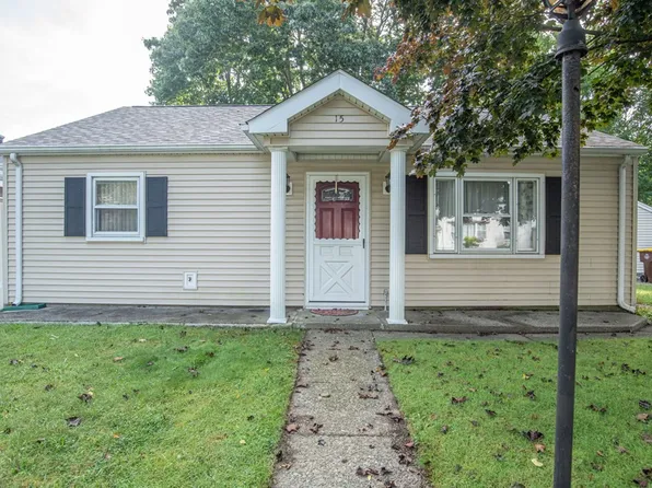 15 Strand St, Fall River, MA 02720