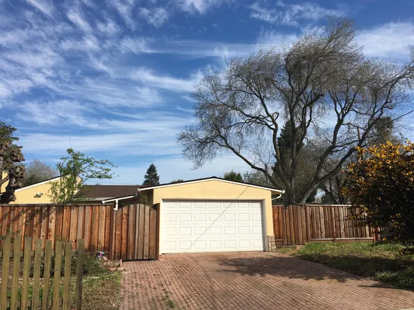 1017 Farley St, Mountain View, CA 94043