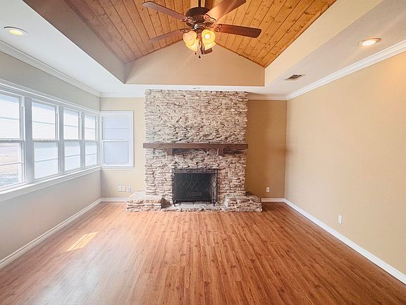 3rd image of 2102 Live Oak St