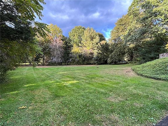 4th image of 129 Buttonball Rd