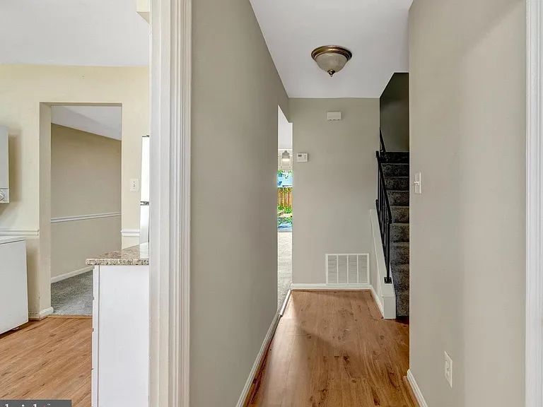 7558 Whitehall Dr — Photo 8