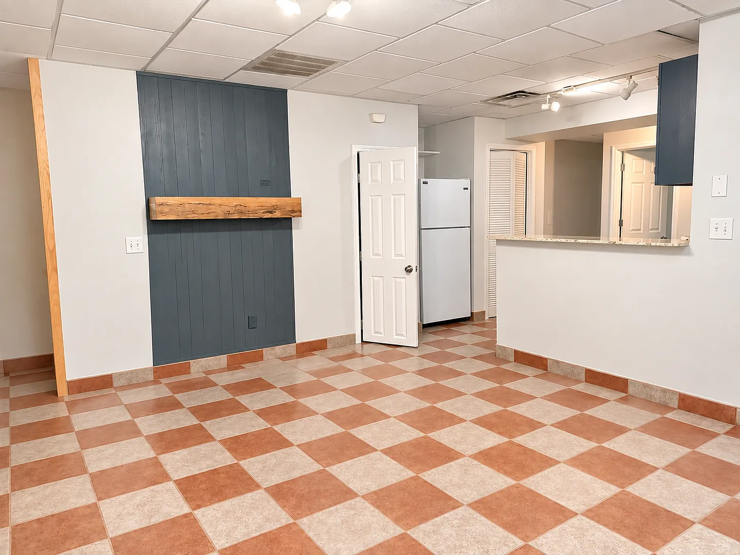 2 bed, $1,400 — Photo 3