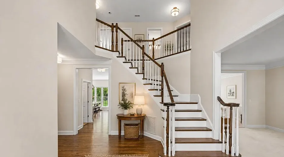 6 bed, 4585 sqft, $5,277 — Photo 3