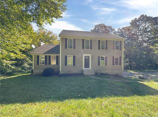 11 Jo Mar Dr, Sandy Hook, CT 06482