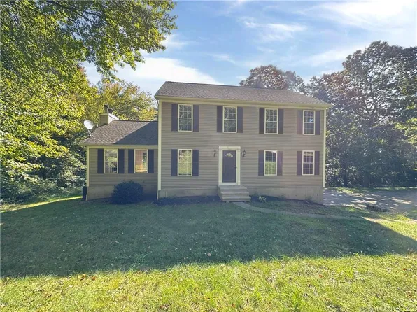 11 Jo Mar Drive, Newtown, CT 06482