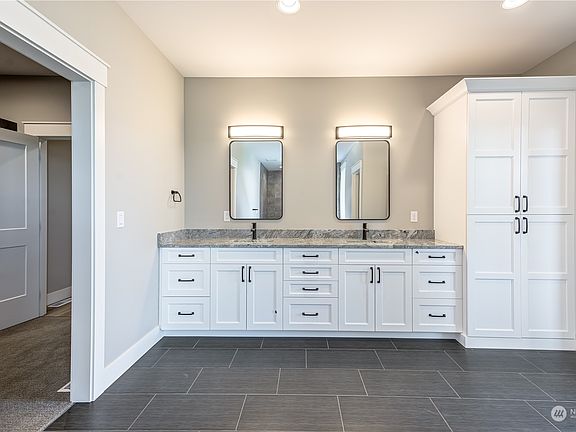 5th image of 696 NE Tyler Place