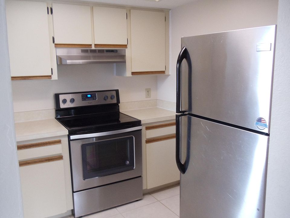 1st image of 1626 SE Green Acres Cir APT J201