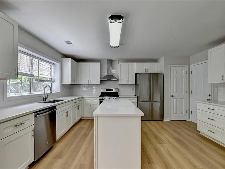 340 Waddington Trl — Photo 22