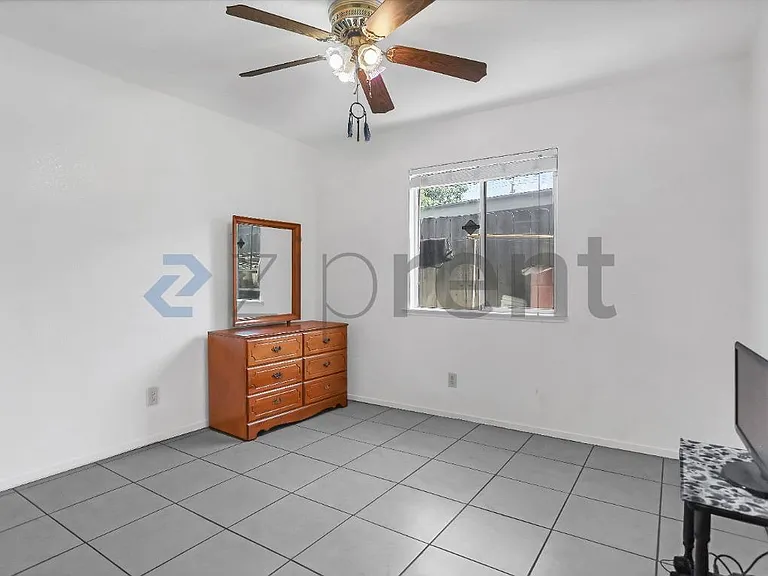 2411 Berry St — Photo 14