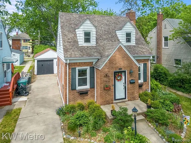 21530 Olmstead St — Photo 2