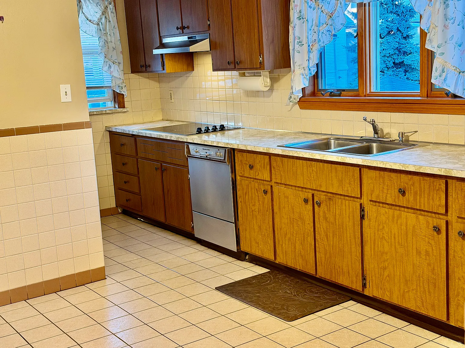 2 bed, 1300 sqft, $2,600 — Photo 2