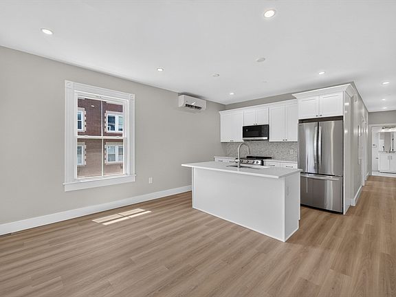 2nd image of 533 Washington St #3