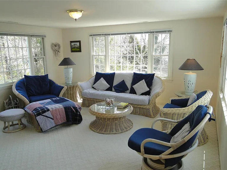 32 Niagara Ln — Photo 11