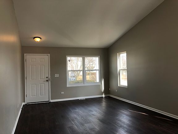 3rd image of 1715 Emerald Pointe Cir