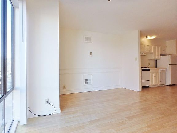 2nd image of 2300 Pacific Ave #211