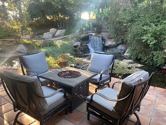 Patio w/waterfall