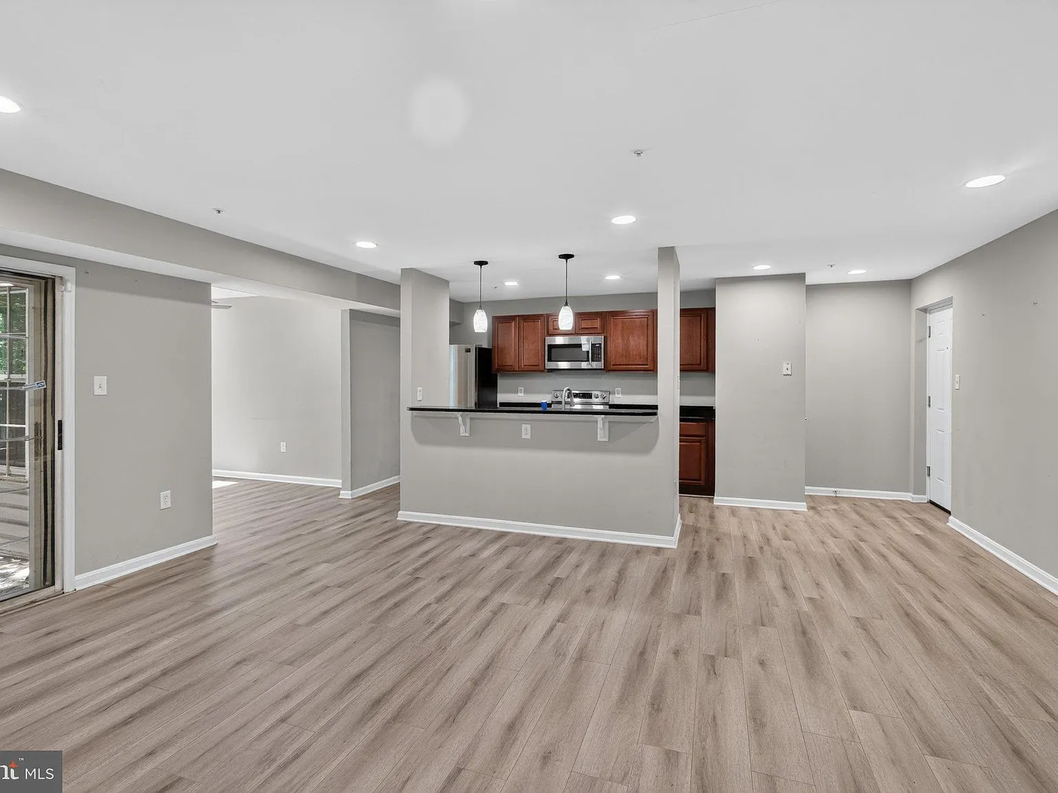 2 bed, 2.0 bath, 1024 sqft, $2,350 — Photo 3