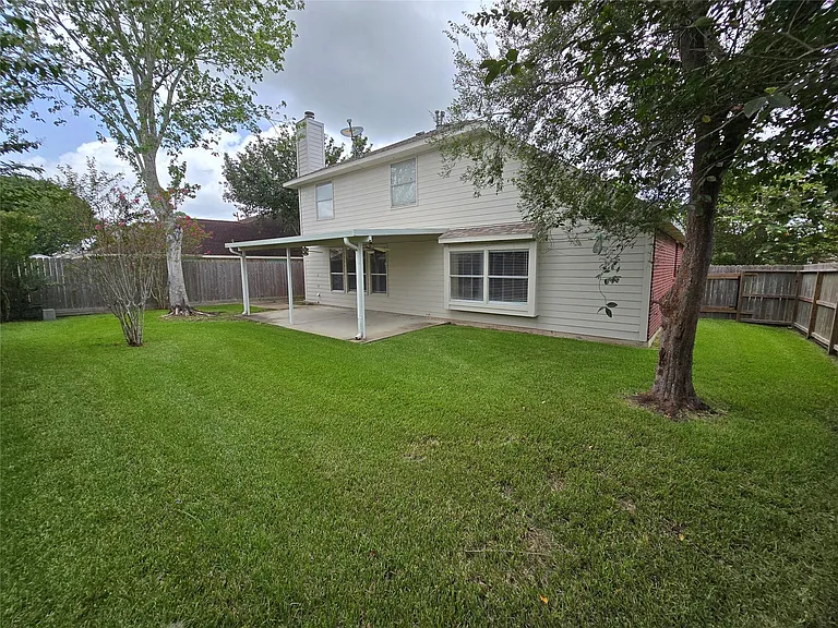 1820 Branch Hill Dr — Photo 36